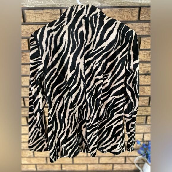 Zebra jacket‎ - Picture 6 of 6